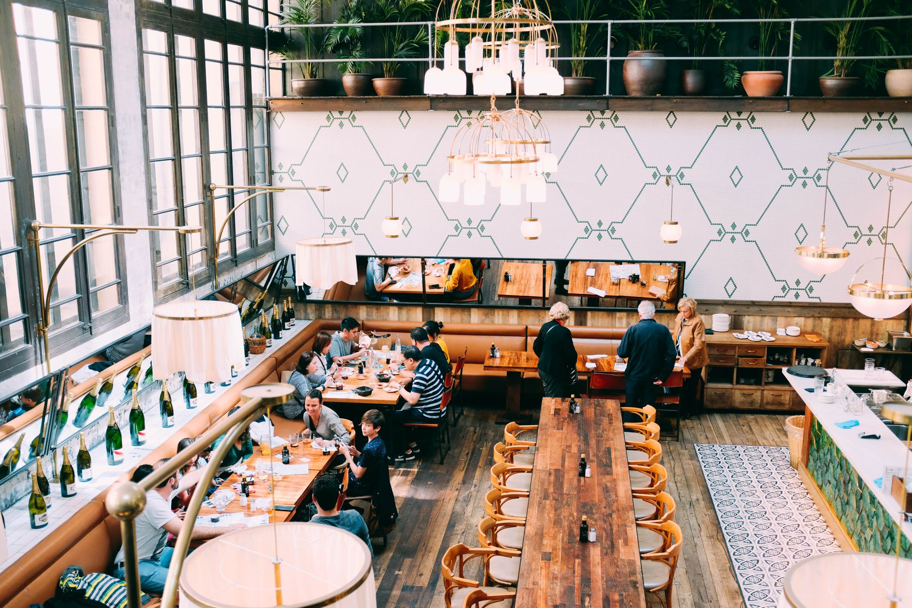 A client working session around the table